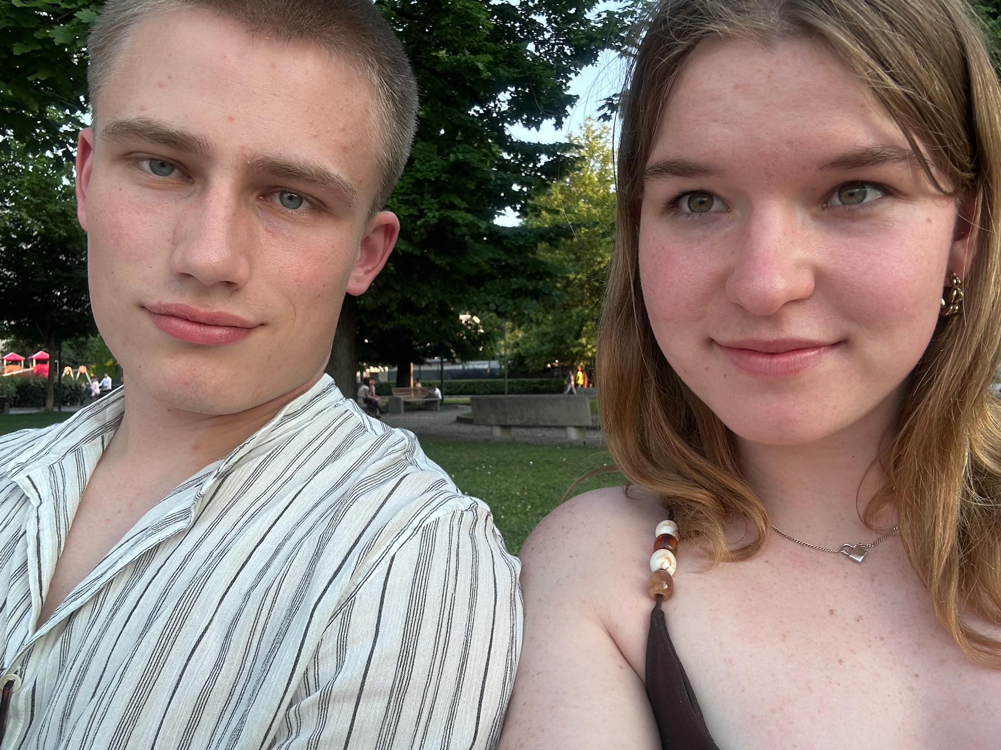 Selfie van Youri en Silke buiten